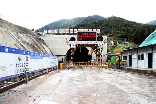 县委书记尹江涛检查指导小高山隧道公路工程建设工作